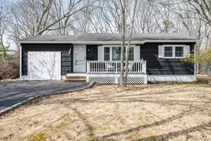 18 Maple Ave, Bellport, NY 11713 - Photo 2