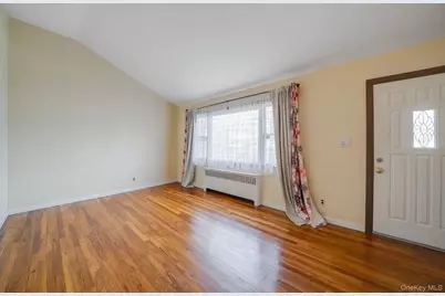 344 Woods Road, North Babylon, NY 11703 - Photo 10