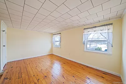 344 Woods Road, North Babylon, NY 11703 - Photo 20