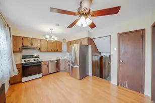 344 Woods Rd, North Babylon, NY 11703 - Photo 12