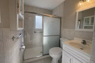 109 N Greene Avenue, Lindenhurst, NY 11757 - Photo 8