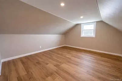 109 N Greene Avenue, Lindenhurst, NY 11757 - Photo 8