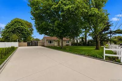 1016 Howells Road, Bay Shore, NY 11706 - Photo 14