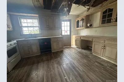 188 W Woodland Drive, Wading River, NY 11792 - Photo 16