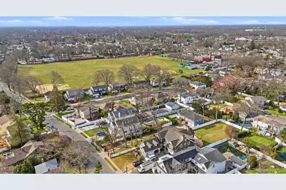 978 Little Whalneck Road, Merrick, NY 11566 - Photo 32
