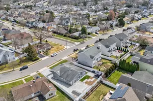 69 Candy Ln, Syosset, NY 11791 - Photo 34