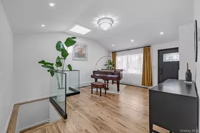 69 Candy Lane, Syosset, NY 11791 - Photo 4