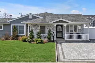 69 Candy Ln, Syosset, NY 11791 - Photo 2