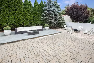 423 English Place, Mamaroneck, NY 10543 - Photo 24