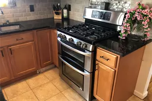 10 Debron Ct, Centereach, NY 11720 - Photo 14