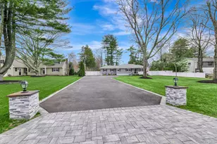 14 Ursular Ct, Smithtown, NY 11787 - Photo 2