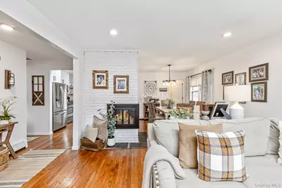 14 Ursular Court, Smithtown, NY 11787 - Photo 12