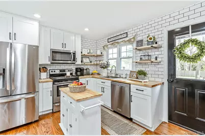 14 Ursular Court, Smithtown, NY 11787 - Photo 18