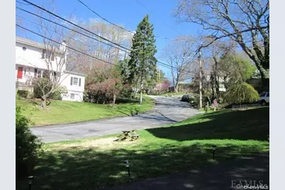 4 Manor Place, White Plains, NY 10605 - Photo 32