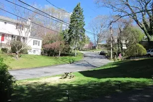 4 Manor Pl, White Plains, NY 10605 - Photo 32