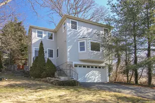 4 Manor Pl, White Plains, NY 10605 - Photo 2