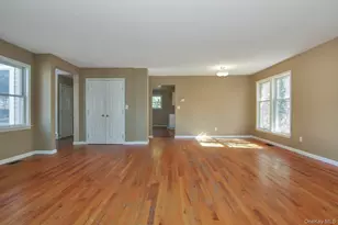 4 Manor Pl, White Plains, NY 10605 - Photo 16