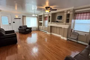 12 Green Ln, Levittown, NY 11756 - Photo 6