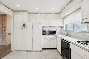 40 Bowling Ln, Deer Park, NY 11729 - Photo 10