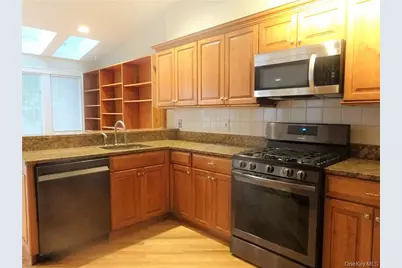 218 Carroll Avenue, Mamaroneck, NY 10543 - Photo 10