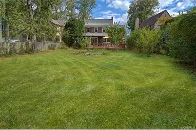 218 Carroll Avenue, Mamaroneck, NY 10543 - Photo 2