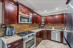 727 Henry St, Uniondale, NY 11553 - Photo 8