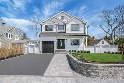 405 S Oakwood Drive, Laurel, NY 11948 - Photo 2