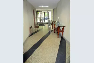 680 N Terrace Avenue #2D, Mount Vernon, NY 10552 - Photo 2