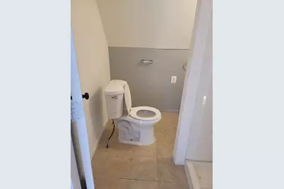 712 E 211th Street, Bronx, NY 10467 - Photo 6