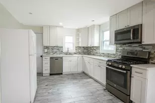 160 E Fulton Ave, Roosevelt, NY 11575 - Photo 4