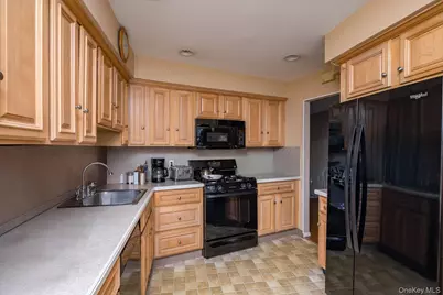 42 Netto Lane, Plainview, NY 11803 - Photo 4