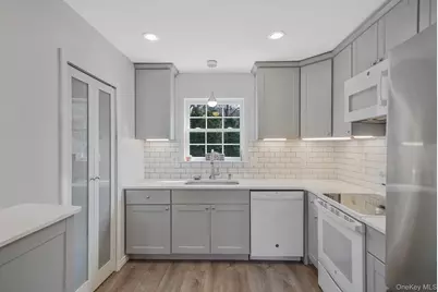 19 Goodwin Lane, Coram, NY 11727 - Photo 4