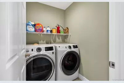 270 Edgewood Avenue, Oakdale, NY 11769 - Photo 28