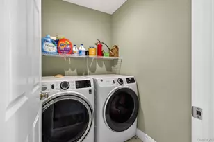 270 Edgewood Ave, Oakdale, NY 11769 - Photo 28