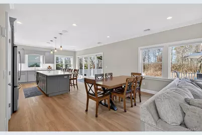 270 Edgewood Avenue, Oakdale, NY 11769 - Photo 8