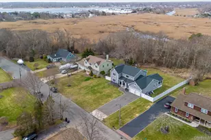 270 Edgewood Ave, Oakdale, NY 11769 - Photo 2