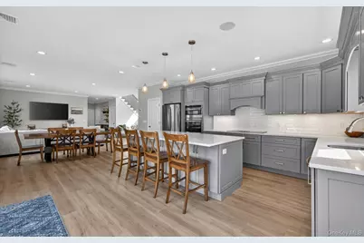 270 Edgewood Avenue, Oakdale, NY 11769 - Photo 4