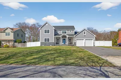 270 Edgewood Avenue, Oakdale, NY 11769 - Photo 2