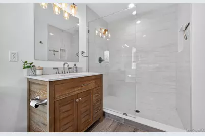 270 Edgewood Avenue, Oakdale, NY 11769 - Photo 26