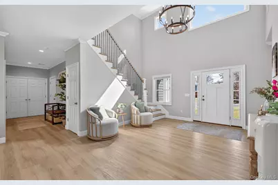 270 Edgewood Avenue, Oakdale, NY 11769 - Photo 18