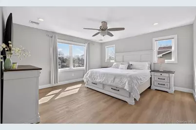 270 Edgewood Avenue, Oakdale, NY 11769 - Photo 24