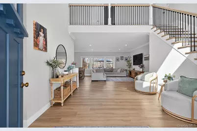 270 Edgewood Avenue, Oakdale, NY 11769 - Photo 4