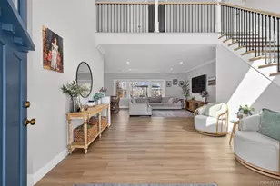 270 Edgewood Ave, Oakdale, NY 11769 - Photo 4