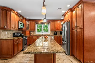 7 East Gate Lane, Setauket, NY 11733 - Photo 10