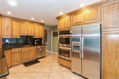 10 Liso Drive, Mount Sinai, NY 11766 - Photo 8