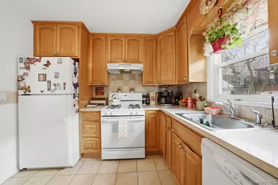 72 Murray Avenue, Yonkers, NY 10704 - Photo 6