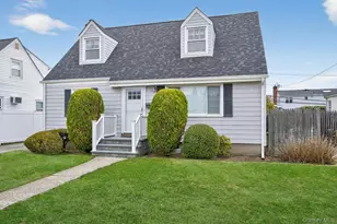 23 S Elm St, Hicksville, NY 11801 - Photo 2