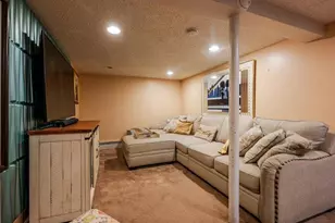 472 Kirkman Ave, Elmont, NY 11003 - Photo 16