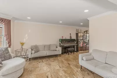 263 James Street, Franklin Square, NY 11010 - Photo 2