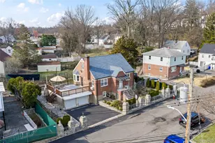 18 Butler Pl, Yonkers, NY 10710 - Photo 2
